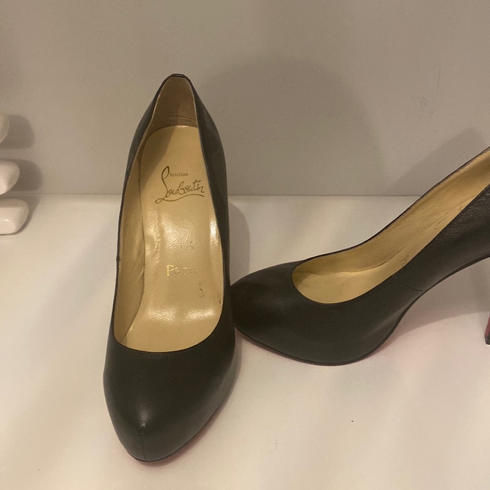 Black Louboutin black leather pumps with built-in platform and 4 in heel